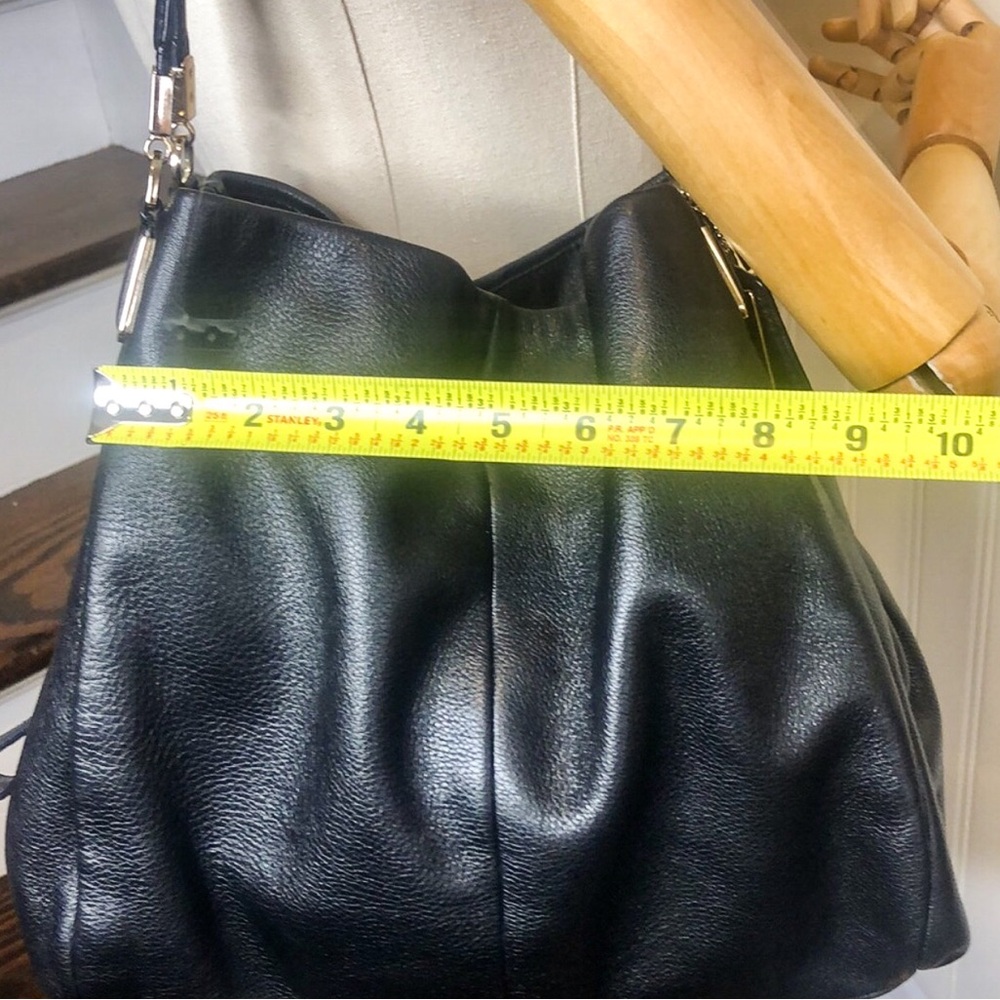 COACH Madison Phoebe Black Tumbled Leather Shoulder Bag Navy Lined 3-Sections - Picture 16 of 17